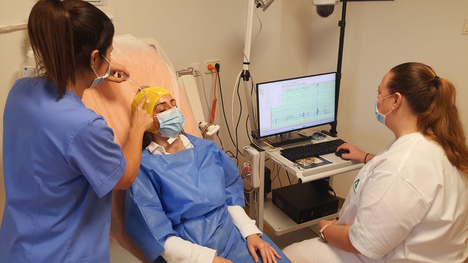 El Hospital Comarcal de Motril pone en marcha la realización de encefalogramas a pacientes con enfermedades neurológicas 
